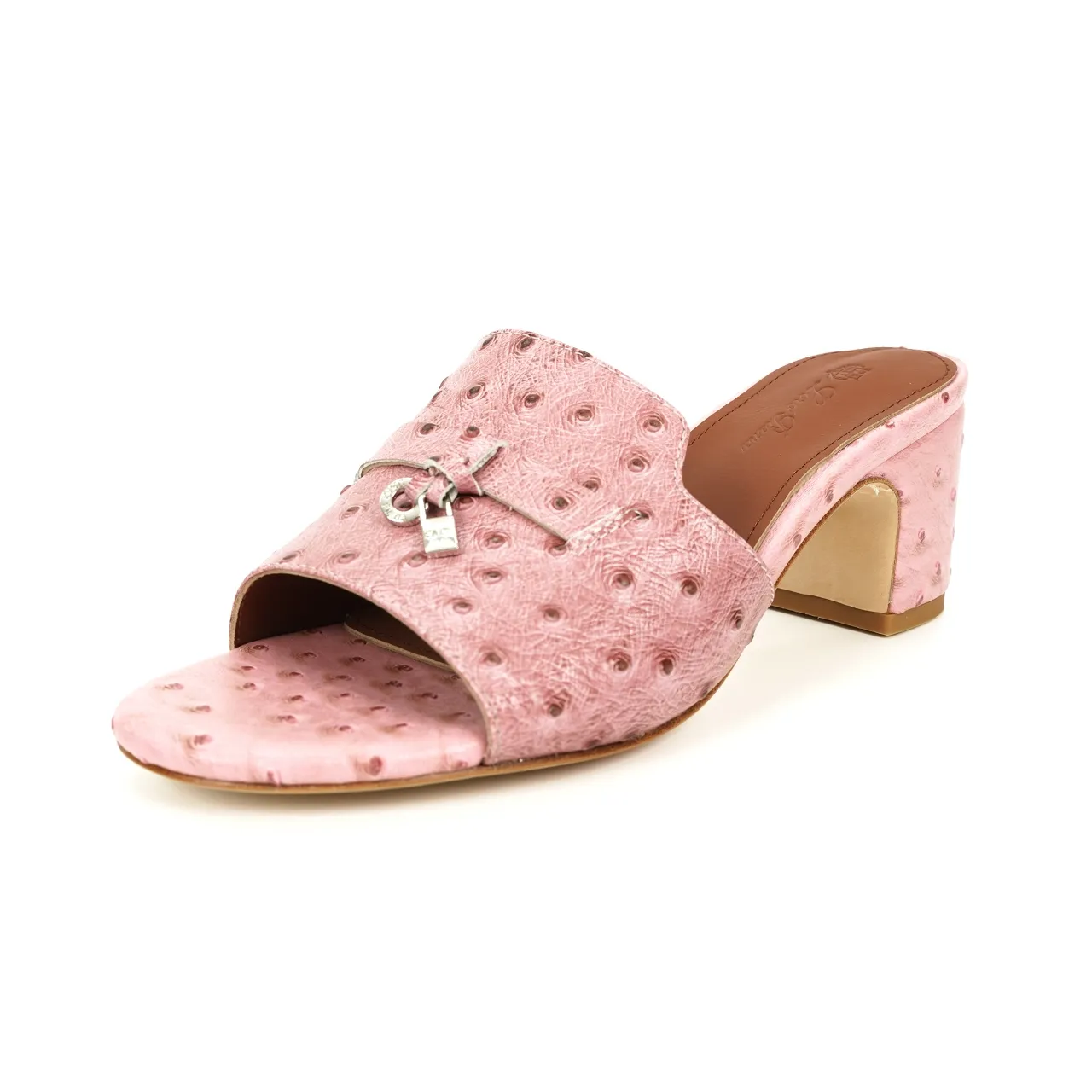 👟👟Ex-factory price 440👟👟 Genuine leather sole +30 suede sheepskin slippers with a strap decorated with Loro Piana My Charms charms and decorated with tone-on-tone stitching. Sophisticated and feminine, it pairs well with both city and resort looks. For those looking for an elegant upgrade, the summer glamor slipper is known for its slim open-back silhouette. size: 35-44 (custom-made sizes 43 and 44 are non-returnable) Upper: imported suede sheep leather (sheep), cowhide ostrich pattern, cowhide snake pattern Lining: imported high-grade mixed sheep silk Heel height: 5.5CM